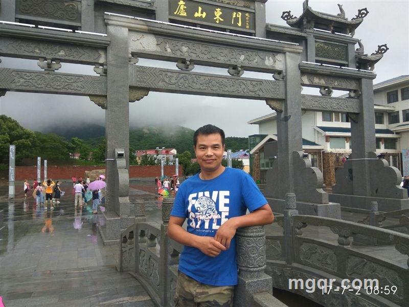 最帅的猪的头像