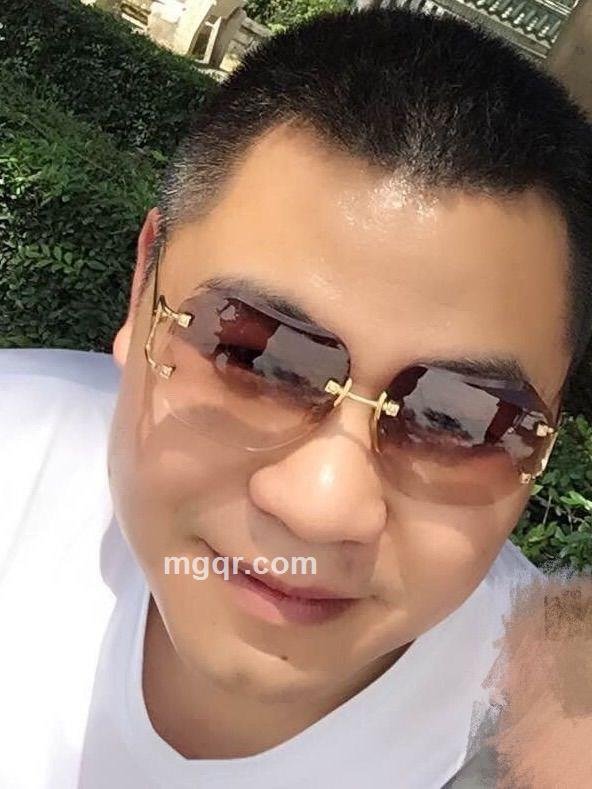 在墙角等红杏的头像