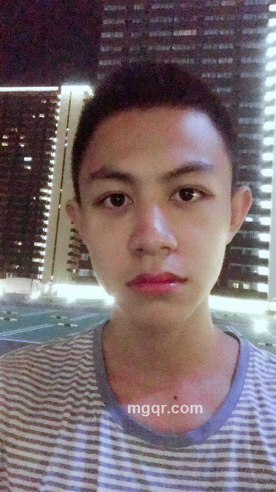 寂寞的男孩的头像