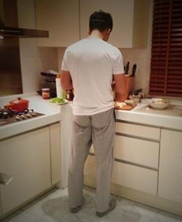 淮右逸少的头像