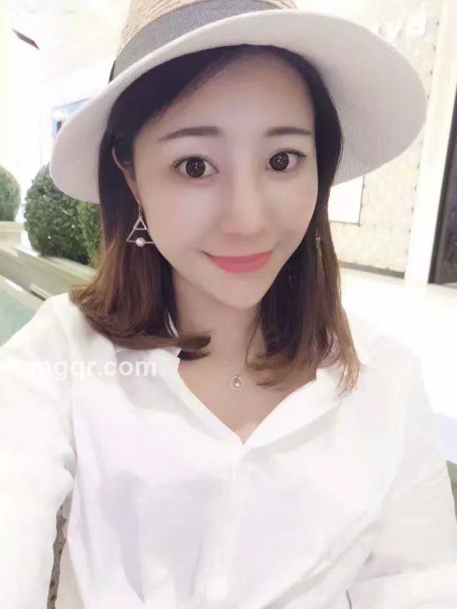 阳光下安静的猫的头像