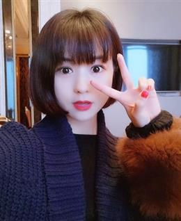 月亮正中的头像