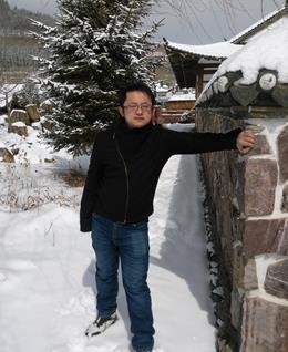 三凌镜下的阳光的头像