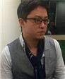 门后的外衣的头像