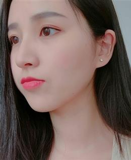 林颖-怀中猫的头像