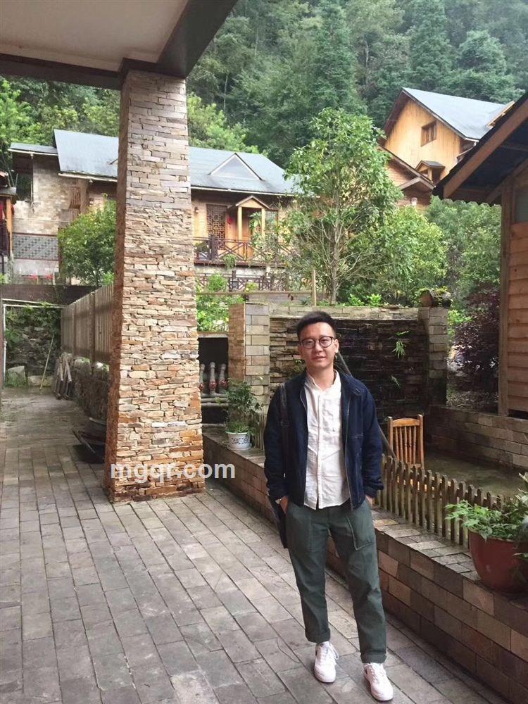 柠檬树下的阳光的头像