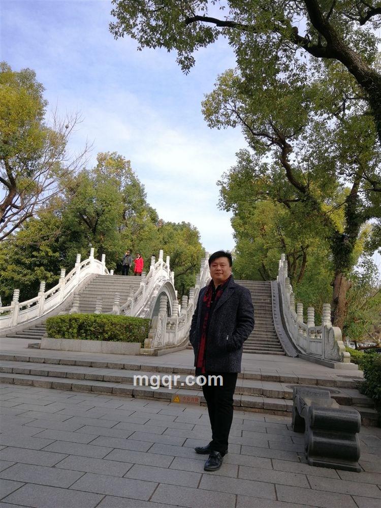 静候佳缘的头像