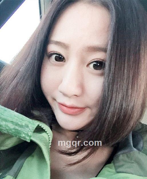 白色纽扣的头像