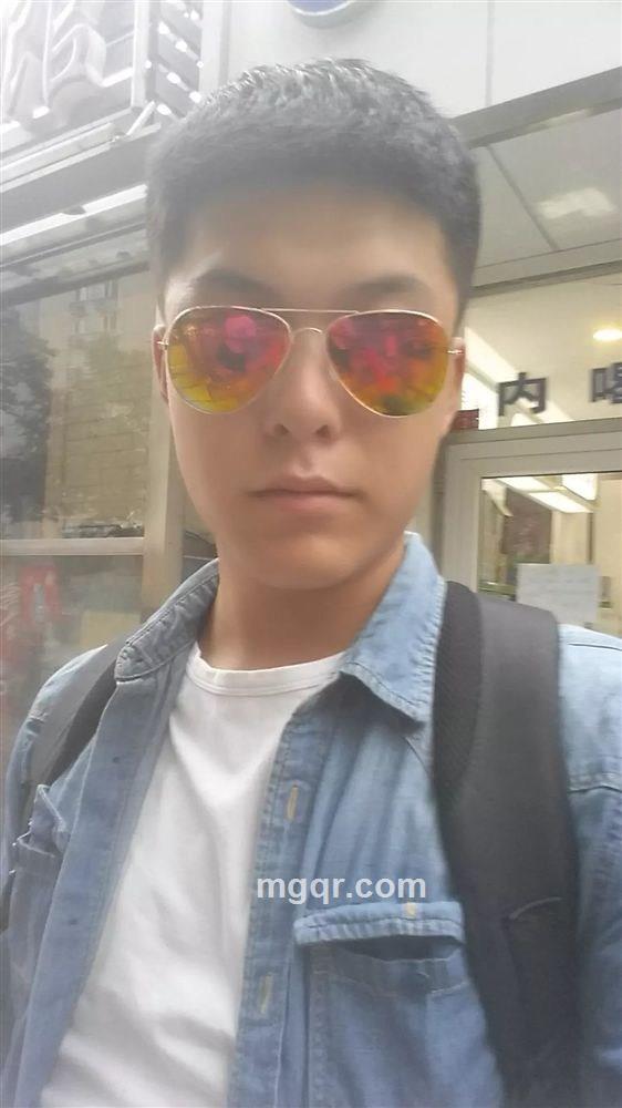 小眼镜的乐虎的头像