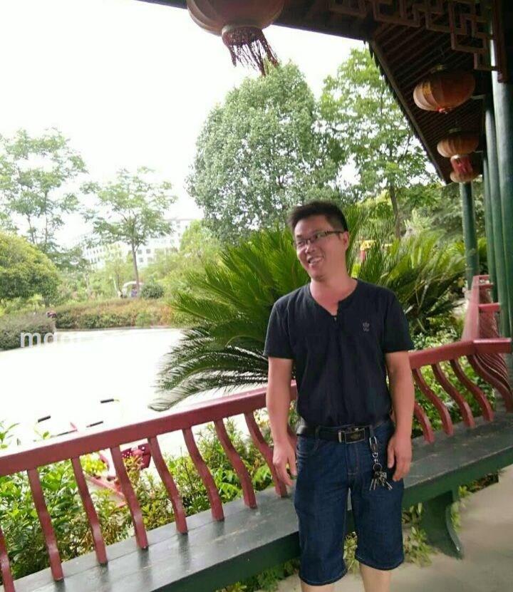 坎坷弯弯的头像