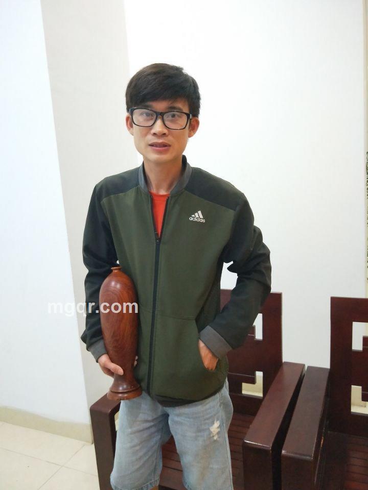 独舞的男人的头像