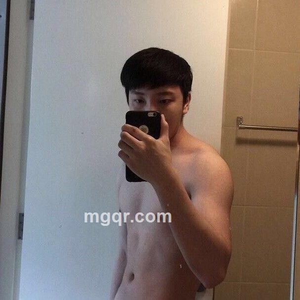 骚年人丑的头像