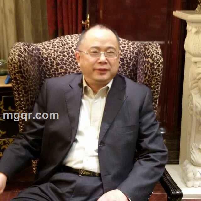 知性的幸福男人的头像