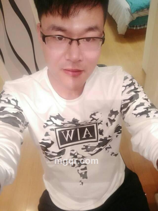 展翅翱翔的头像