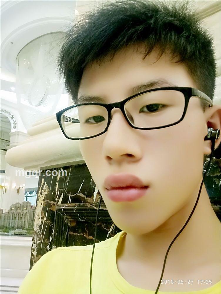 完美的眼镜的头像