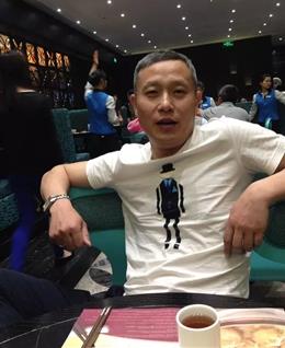 斟一杯老酒的头像