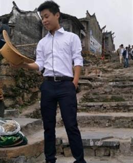 左手倒影的头像