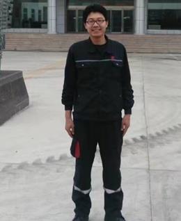 拉链下的运动的头像