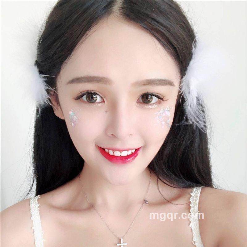 依依