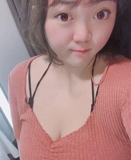 可爱丰满的女孩的头像