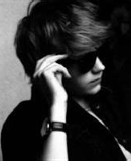 、随风挥手的头像