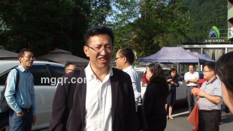 儒雅男人