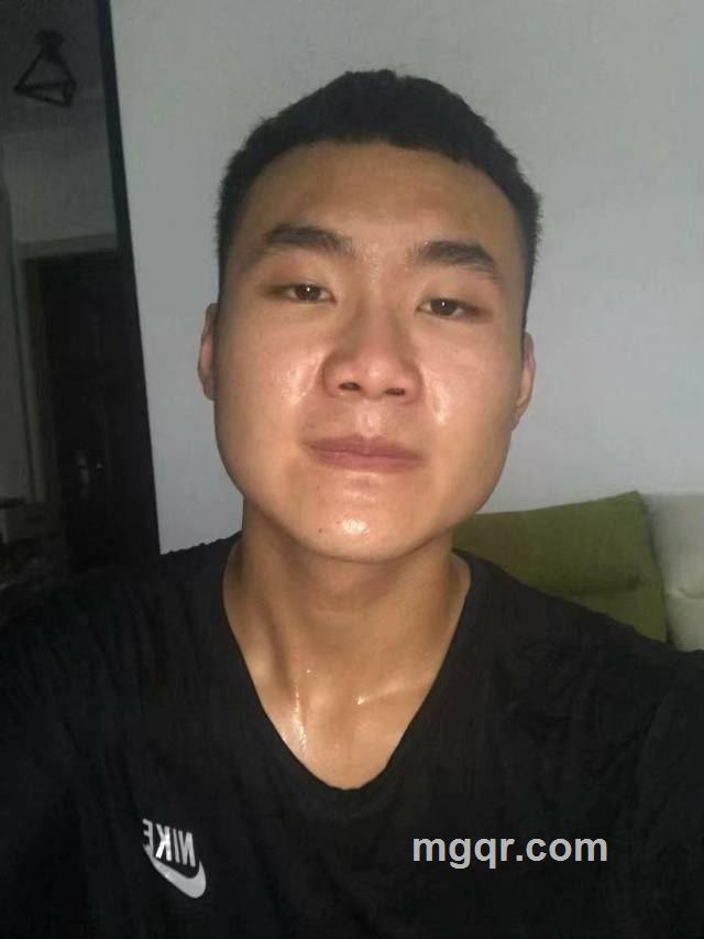 嗯的头像