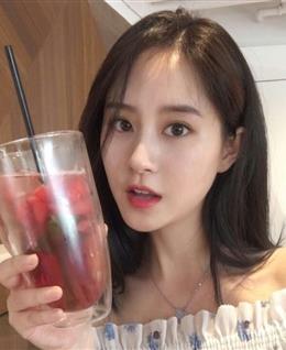 .路灯下的颖子的头像