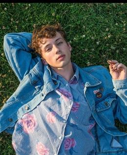 小哥哥嘿嘿的头像