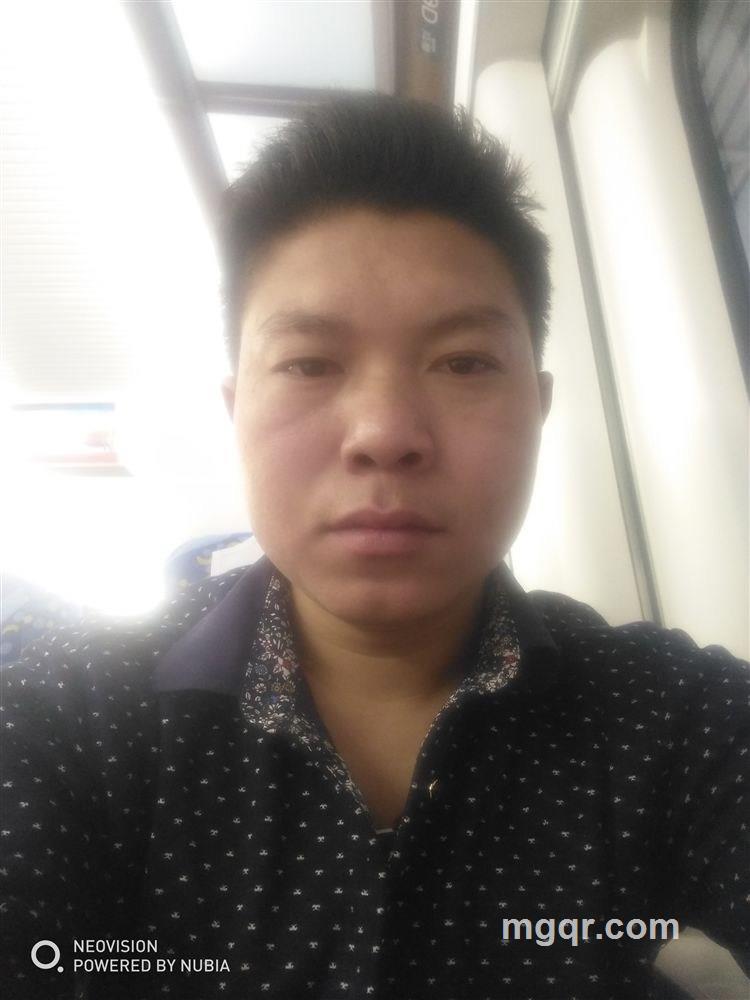 灰色狼人的头像