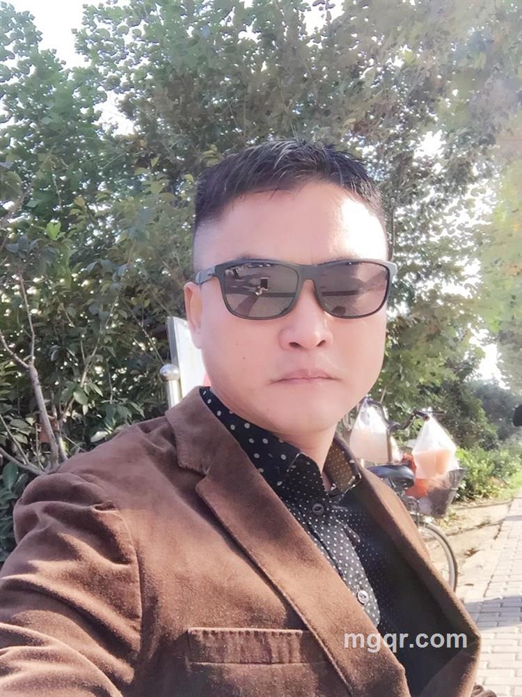 钢一样硬的男人的头像