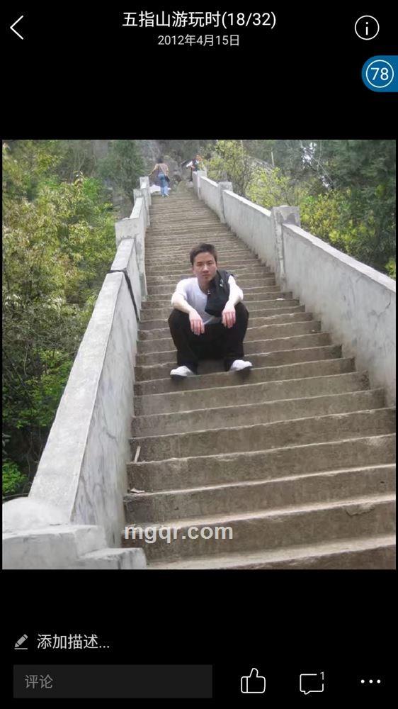 阳光下的男孩的头像