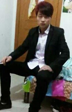 用微笑來掩飾悲傷