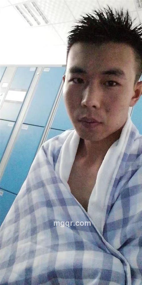 正经的小伙子的头像