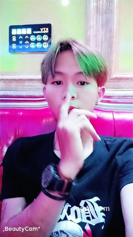 中分男生的头像