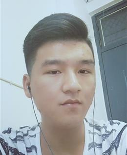 红星闪闪的男生的头像