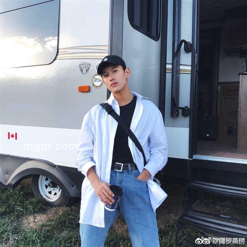 雄伟男人的头像