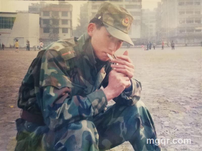 陪大象散步的头像