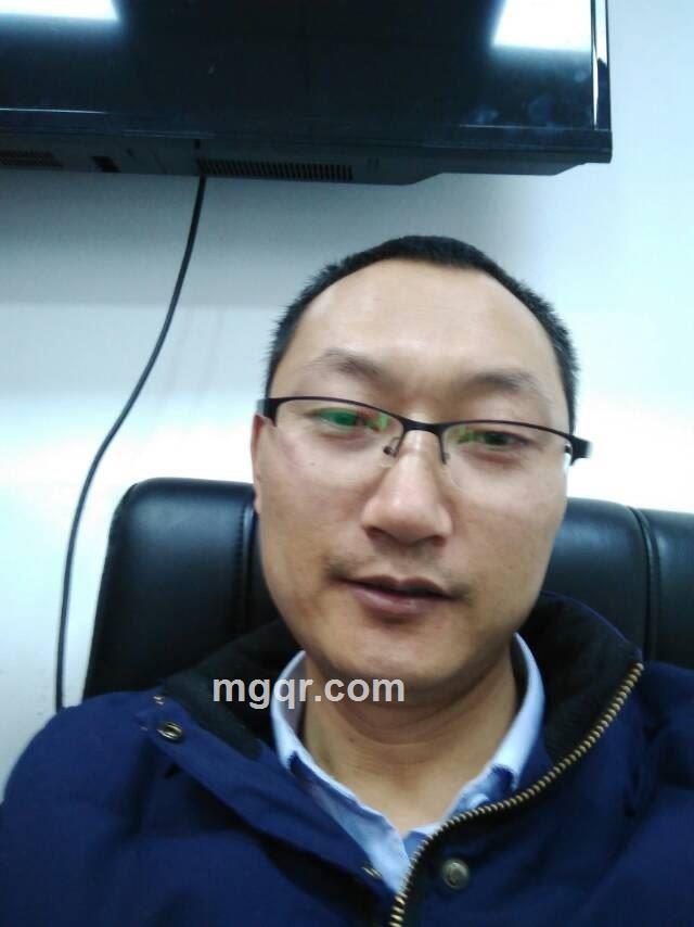 大男孩的头像