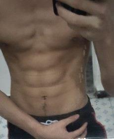 唯爱孤独伴永恒的头像