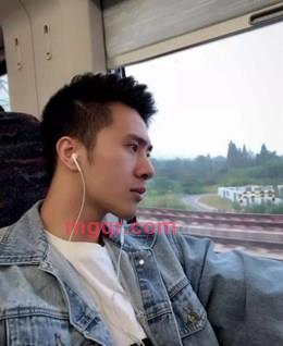 回眸泪倾城。的头像