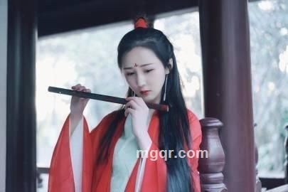 微笑的女人的头像