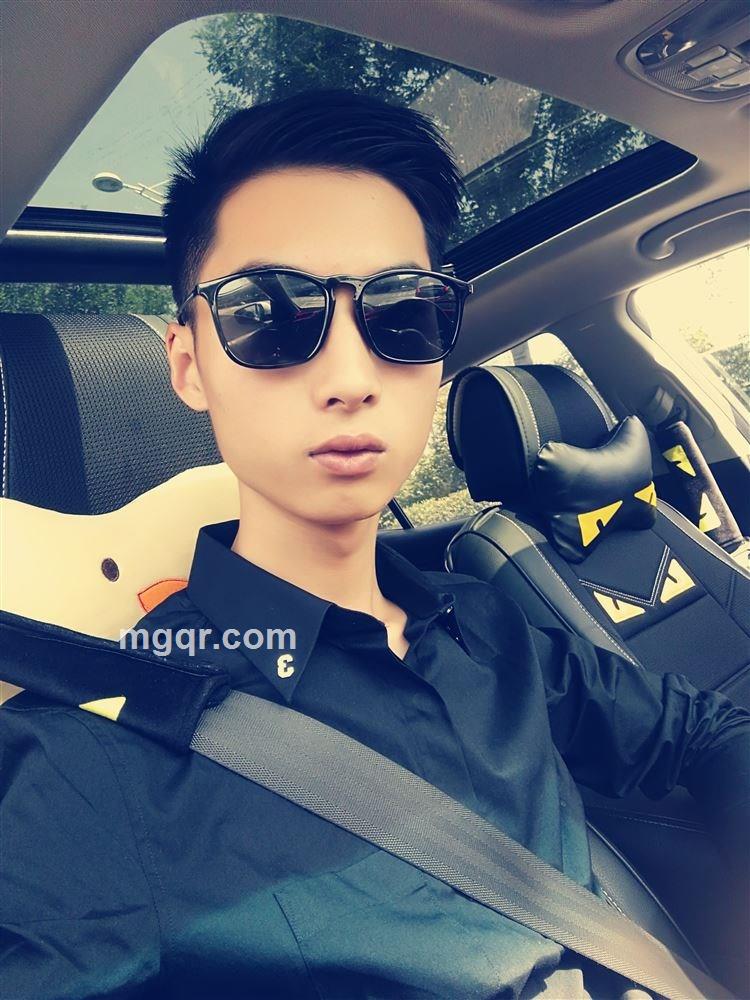 夜如此深的头像