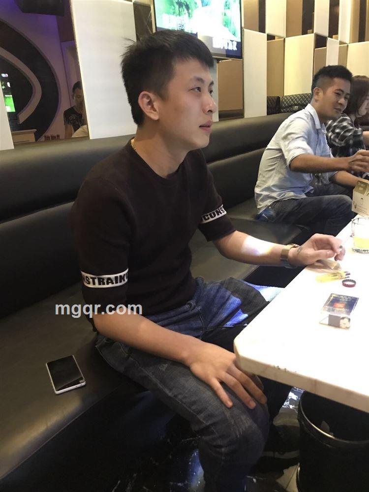 爱坐奔驰的夏树的头像