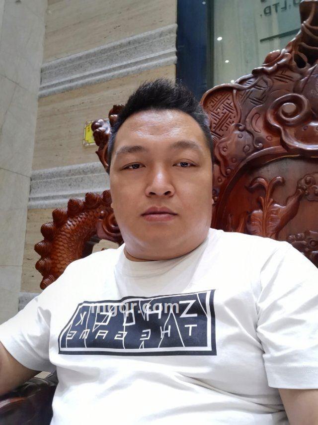 坐等出墙来的头像