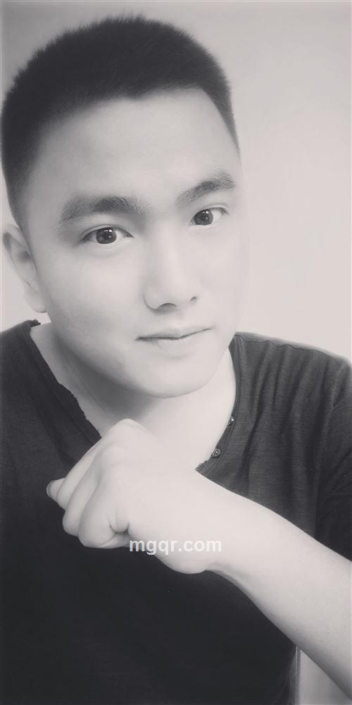 小颗粒男生的头像