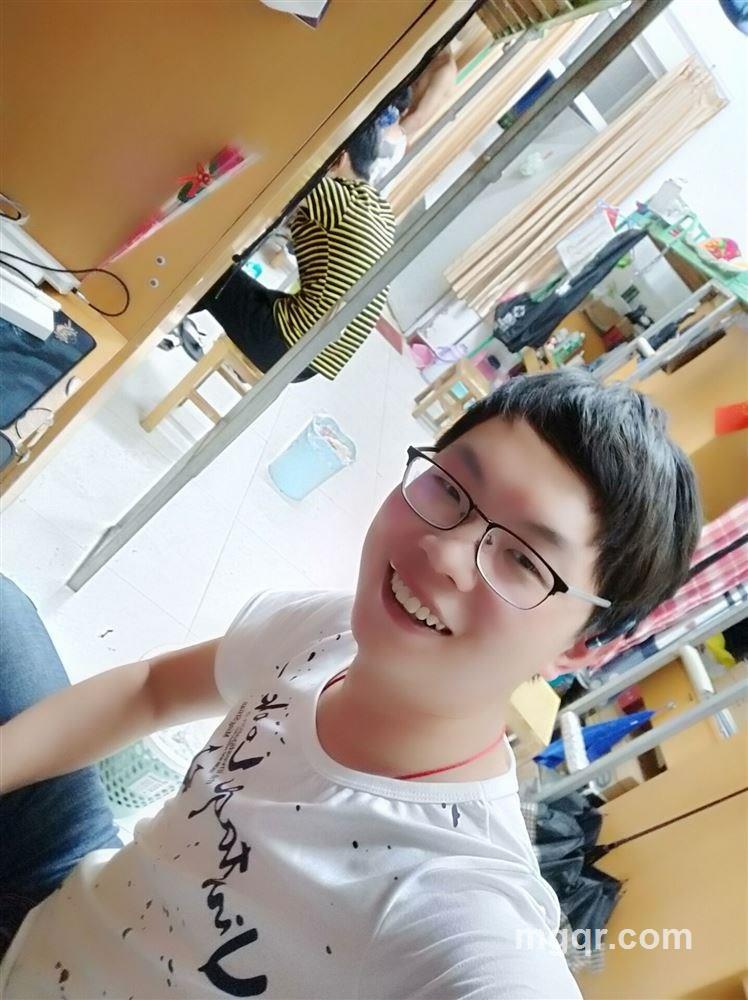 相爱相拥的头像