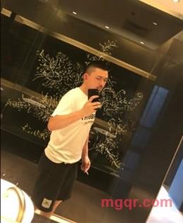  青年背包客的头像