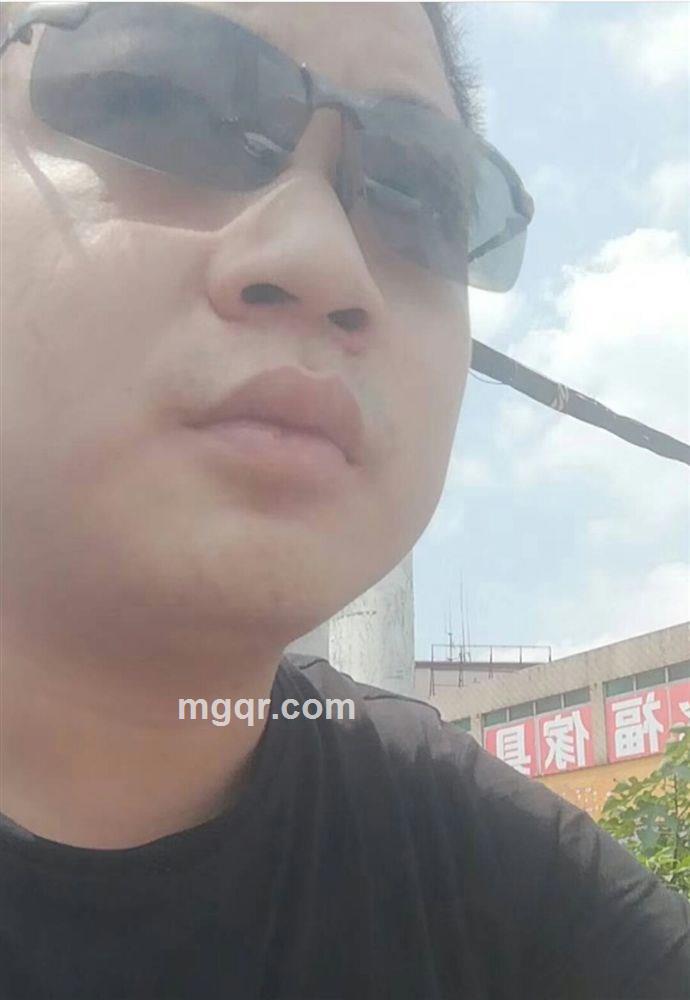 牵手拥吻的头像