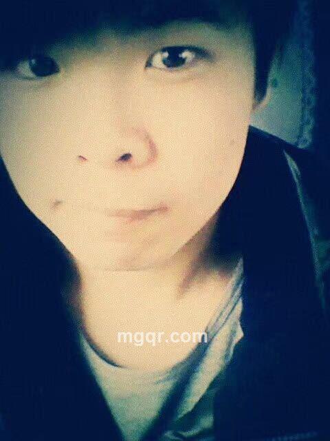 睫毛都在笑的头像